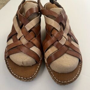 Women's Naturalizer Brown and Tan Sandals